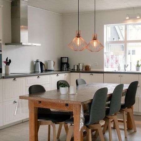 Spacious City Center Home By The Sea Klaksvík Esterno foto