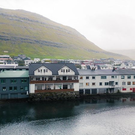 Spacious City Center Home By The Sea Klaksvík Esterno foto