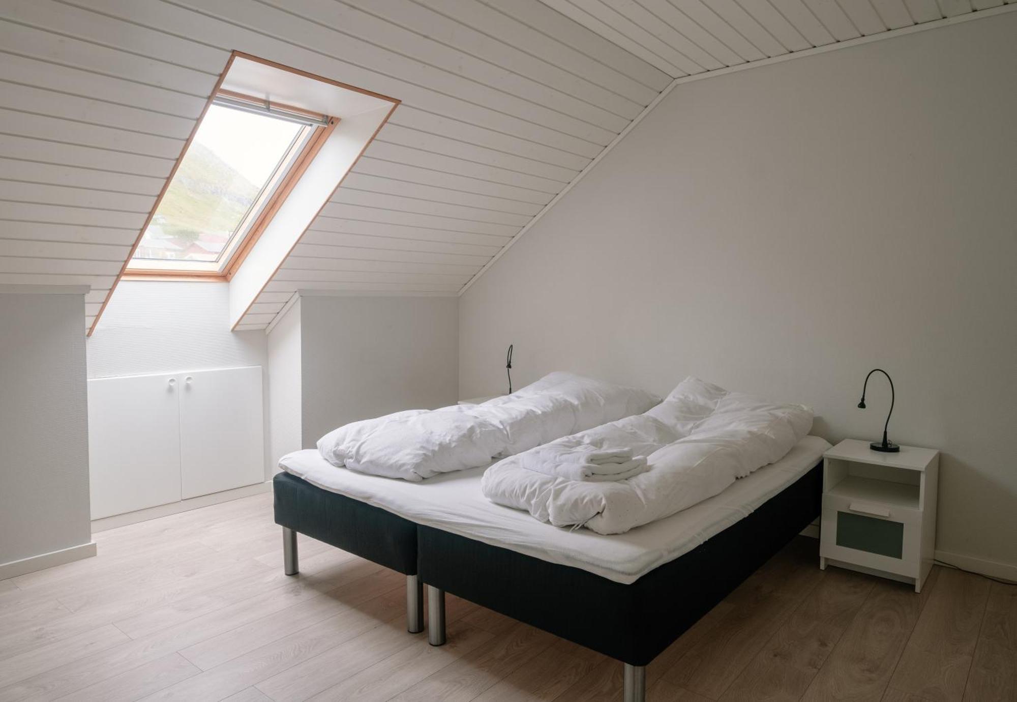 Spacious City Center Home By The Sea Klaksvík Esterno foto