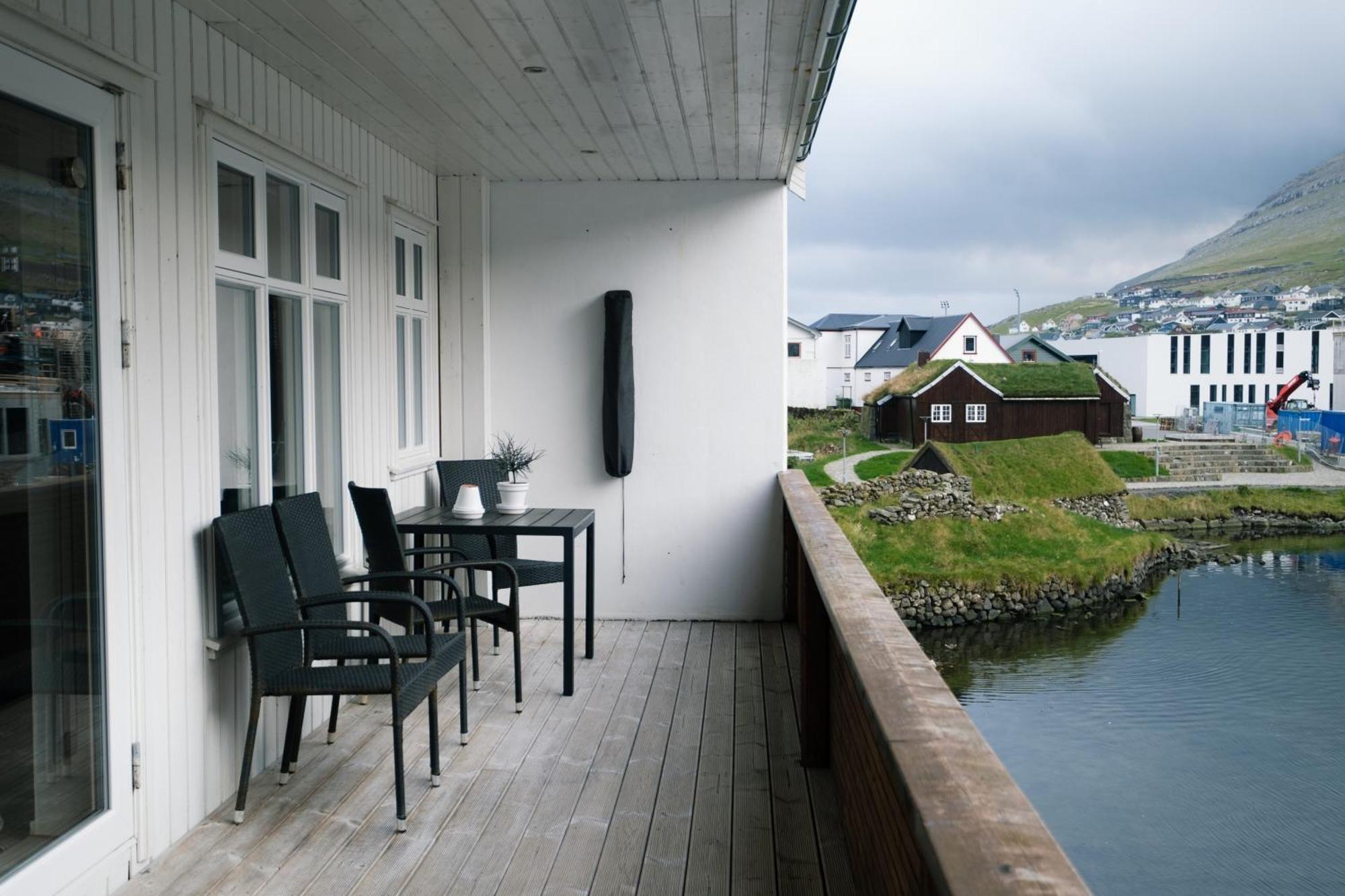 Spacious City Center Home By The Sea Klaksvík Esterno foto