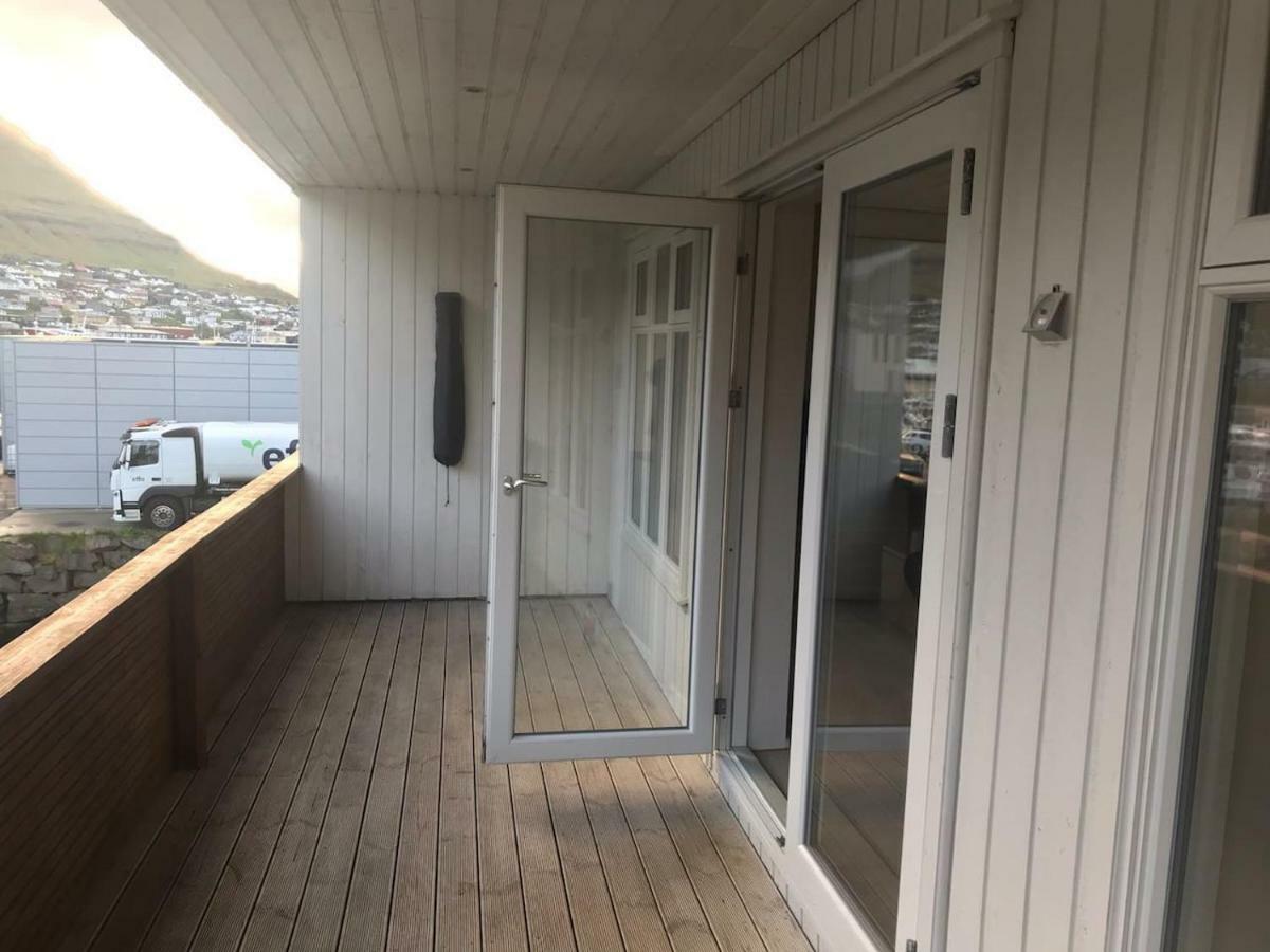 Spacious City Center Home By The Sea Klaksvík Esterno foto