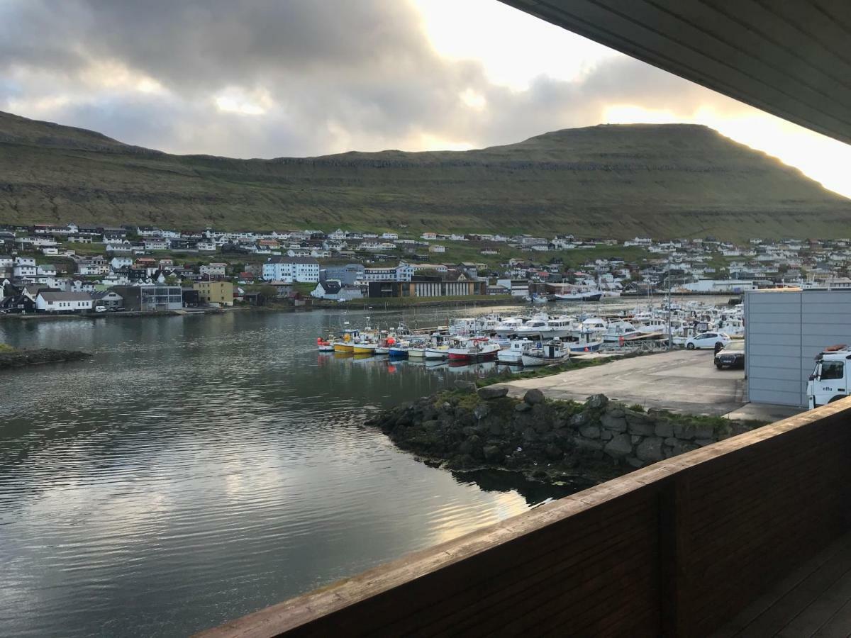 Spacious City Center Home By The Sea Klaksvík Esterno foto